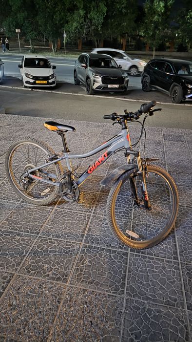 Продам велосипед Giant (колеса 24")