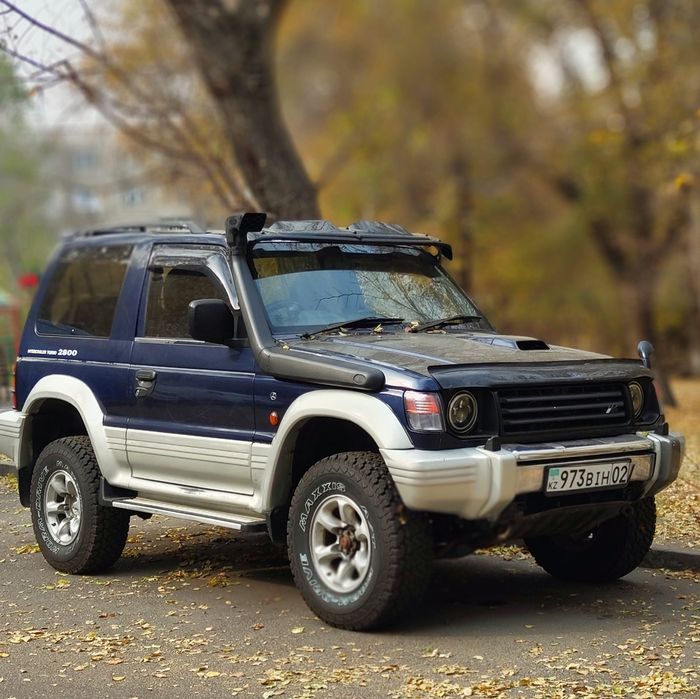Mitsubishi Pajero 2