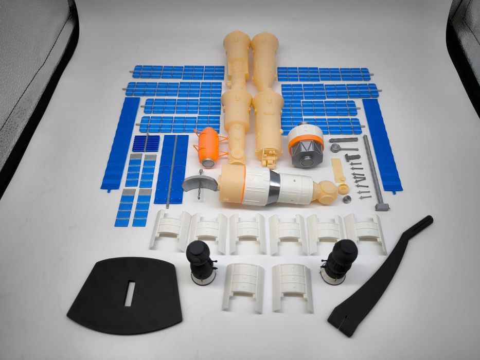 Мир, сборная модель космический станции