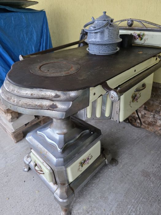 Sobă veche pe lemne