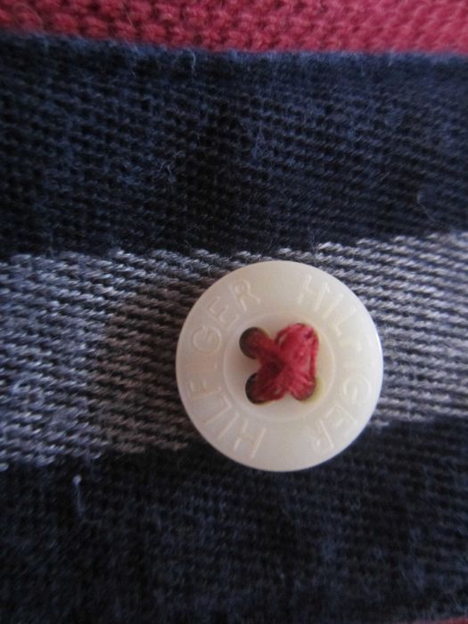 Tricou Tommy Hilfiger,masura M,2 nasturi inscriptionati,bumbac