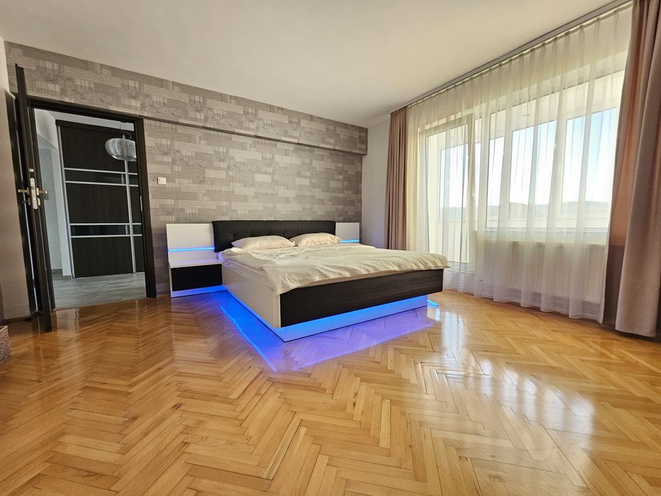 Apartament de inchiriat 3 camere, cartier Unirii