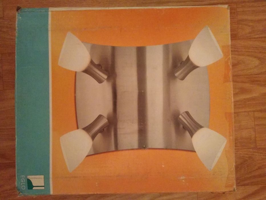 Новый брендовый настенн-потолочный светильник 4×40 Вт.