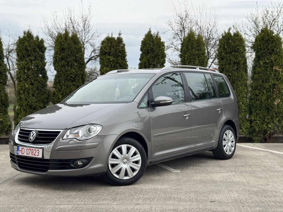 Touran 2011 1.9 TDI  hig line  carte servis /la zi nr rosii valabile
