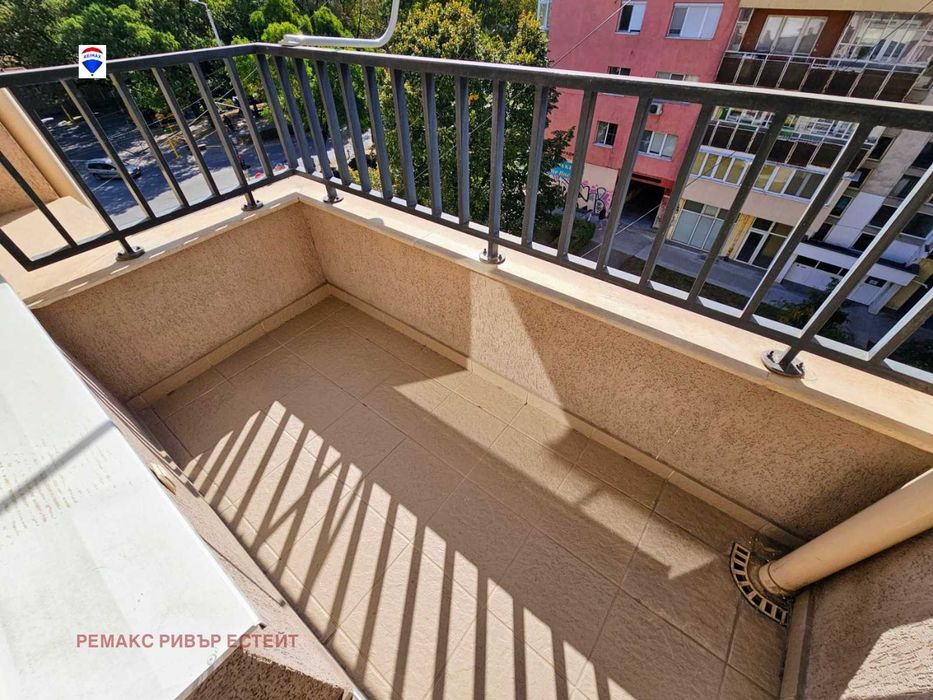 Дава се под наем Тристаен апартамент в Русе, Широк център - 125 кв.м за 408 € - Снимка #4