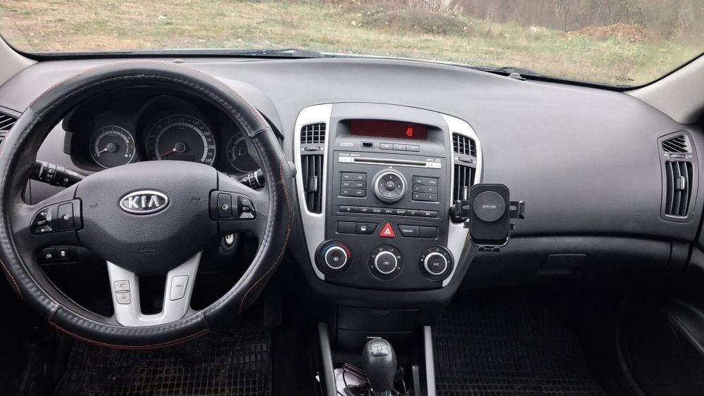 Vând Kia  Ceed 2011 1.4