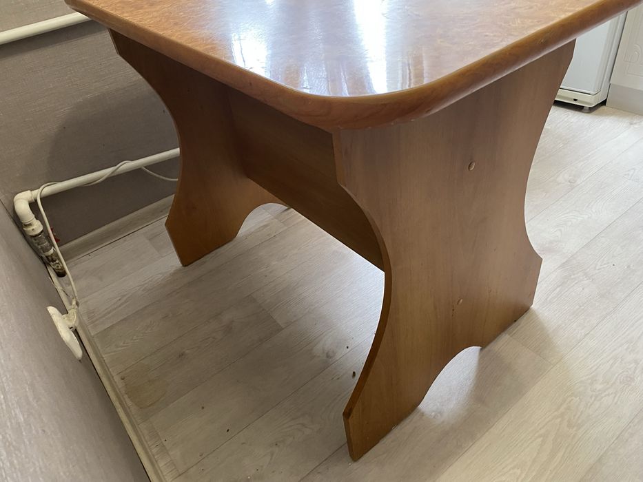 Продам стол кухонный