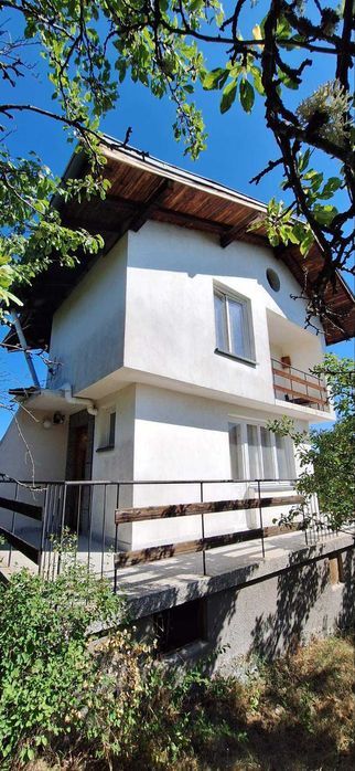 къща в село Планиница (област Перник)