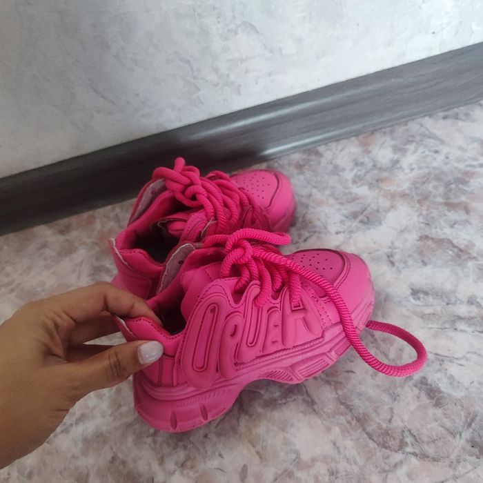 Кроссовки девочке 27 размер