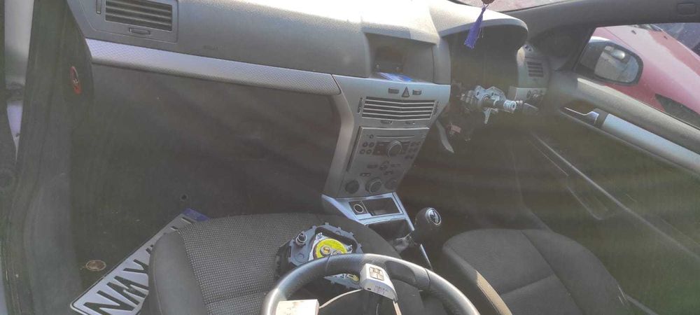 Dezmembrez Opel Astra H GTC 2006 1.6i z16xep