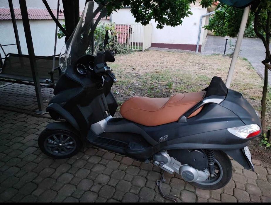 Piaggio MP3 250, an 2008, motor 244cc