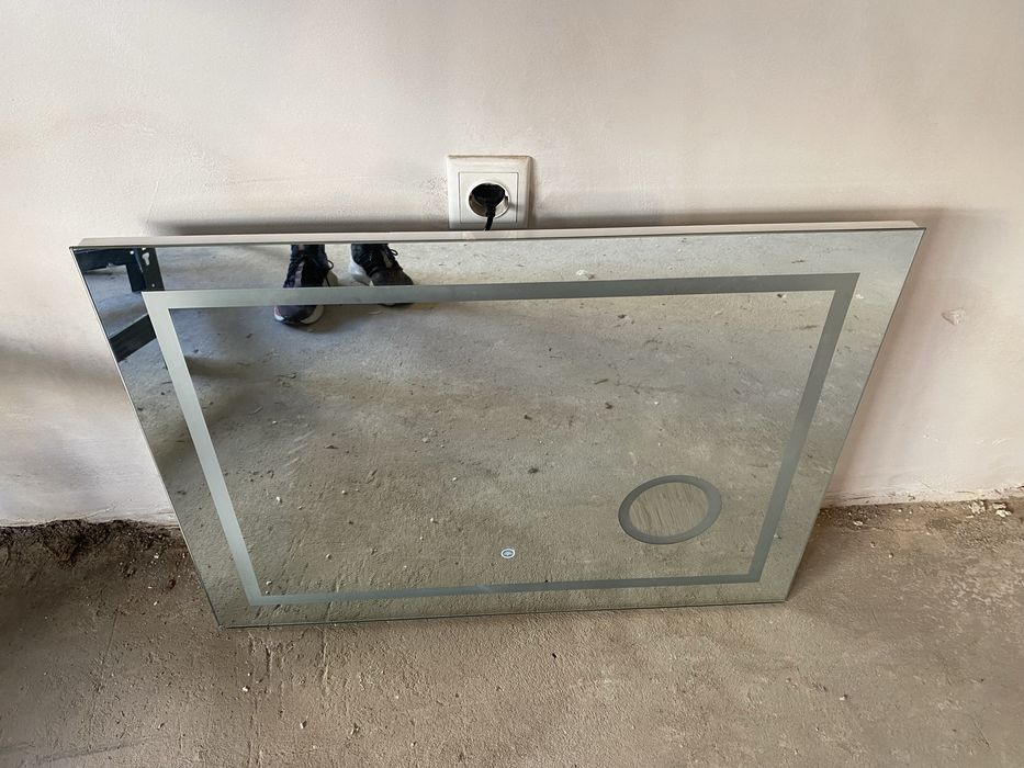 LED огледало  с размери 60/80см