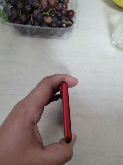 Vând iPhone XR 64 GB – Roșu – Baterie 88%