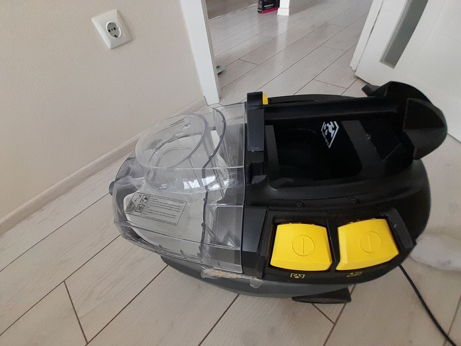 Продам karcher puzzi 8/1c