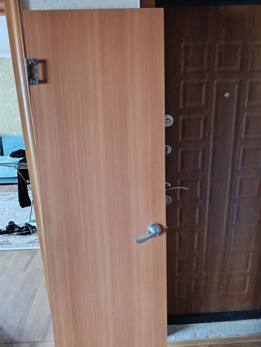 Двери межкомнатные,б.у с замками,навесами и коробками