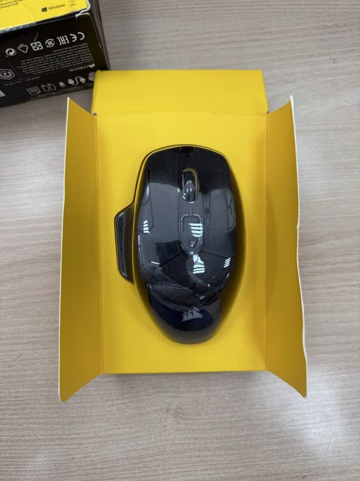 Продавам геймърска безжична мишка Corsair Dark Core RGB Pro
