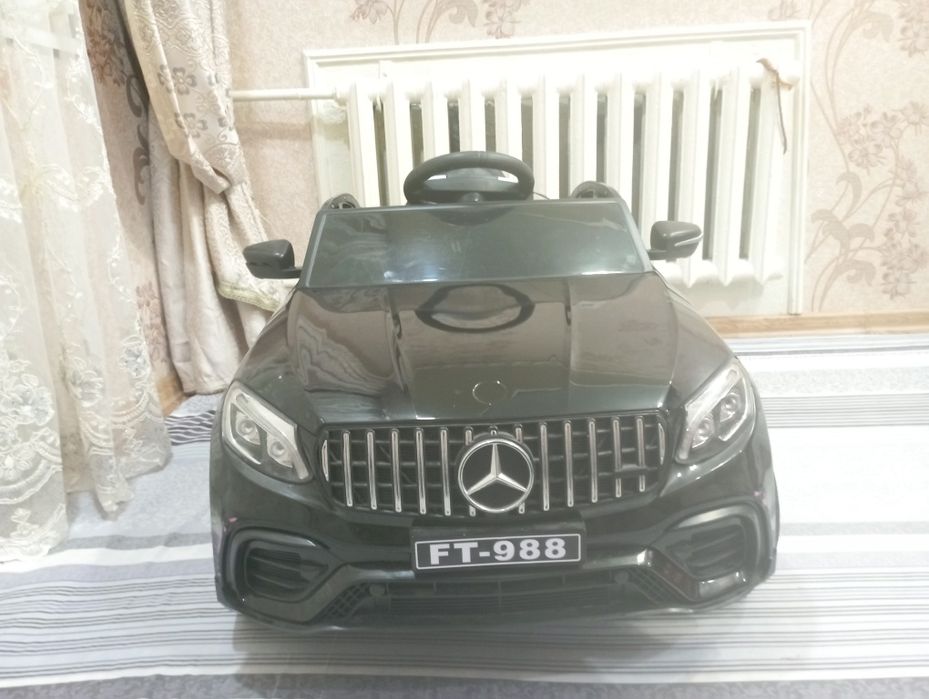 Детская машинка Mercedes-Benz.