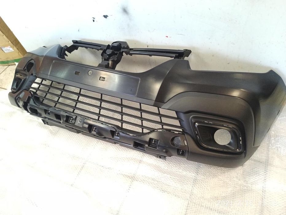 Передний бампер Renault Sandero Logan StepWay 2018 +