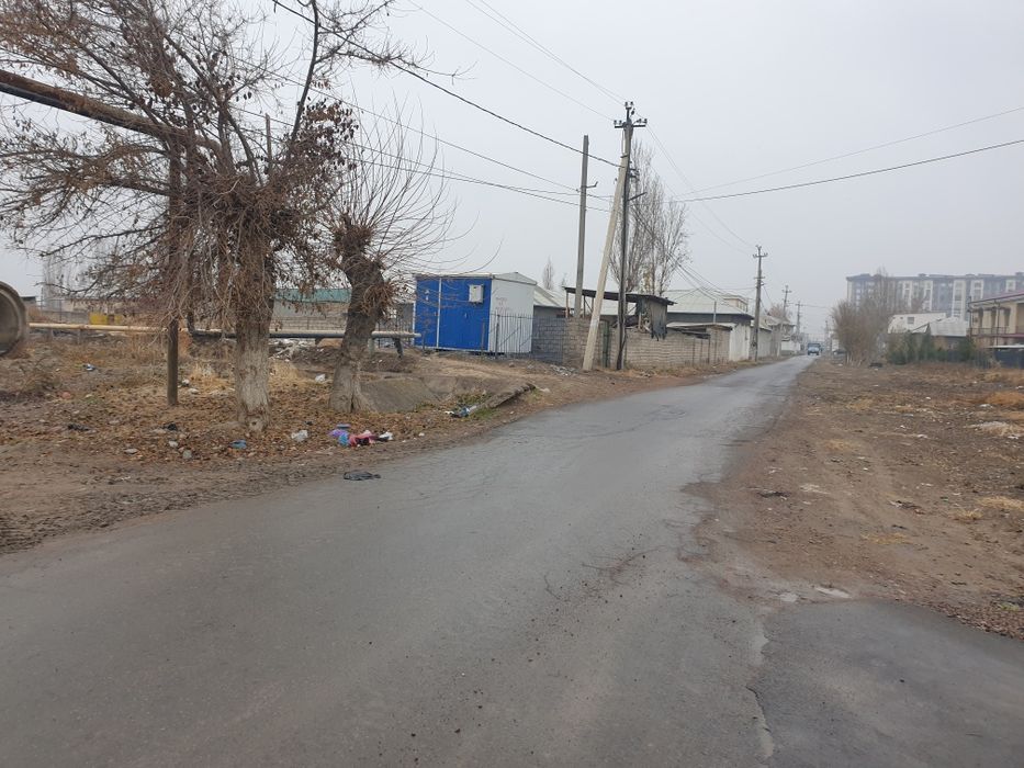 Нурафшон шахар марказида 25 сотих ва 6 сотихли (участка)лар сотилади.