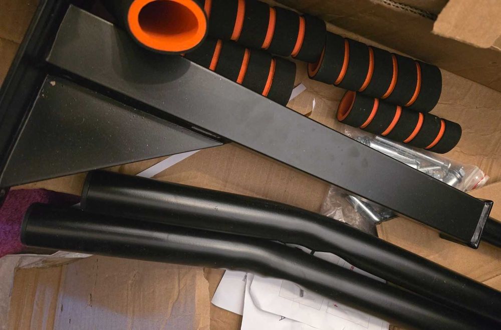 Фитнес уред за стена / лост за набиране