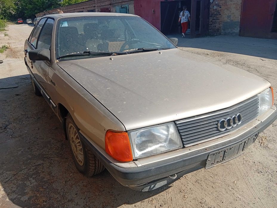 В разборе Audi 100 C3