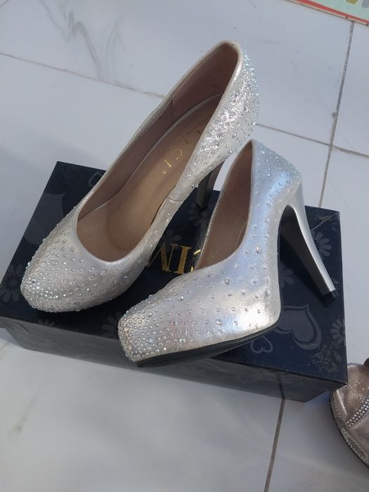 Красивая смотрится блестящие б/у