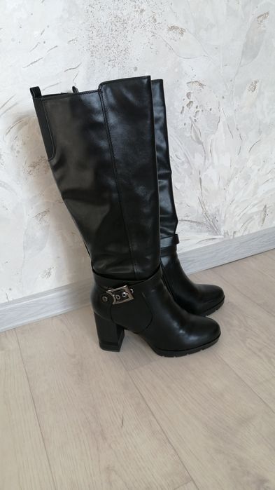 Продам женские  сапоги