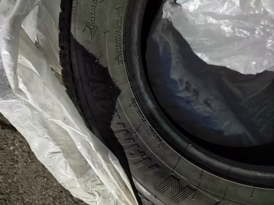 Продам комплект зимних шин