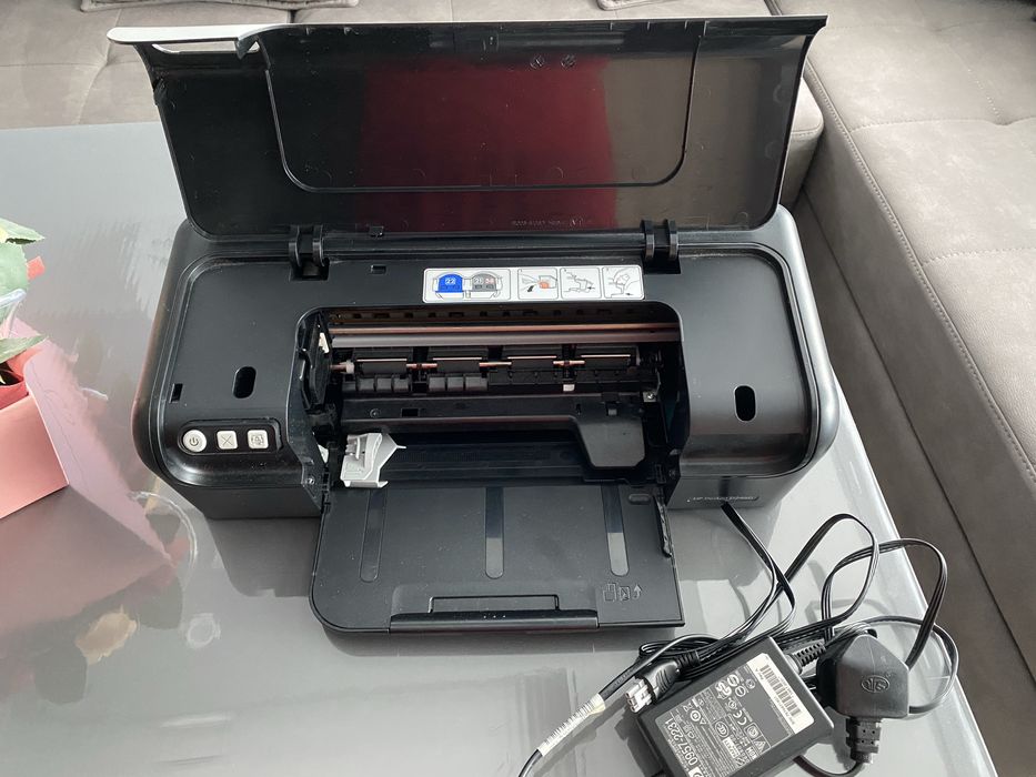 Принтер HP DeskJet D2460, цветен
