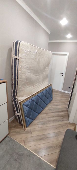 Кровать с матрасом