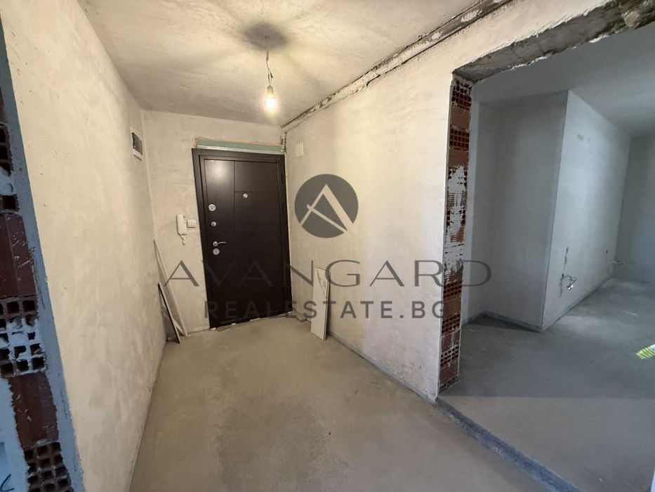оф.24538 Двустаен с двор / Бунарджика