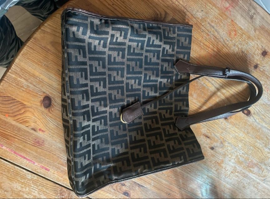 Fendi geanta de umar
