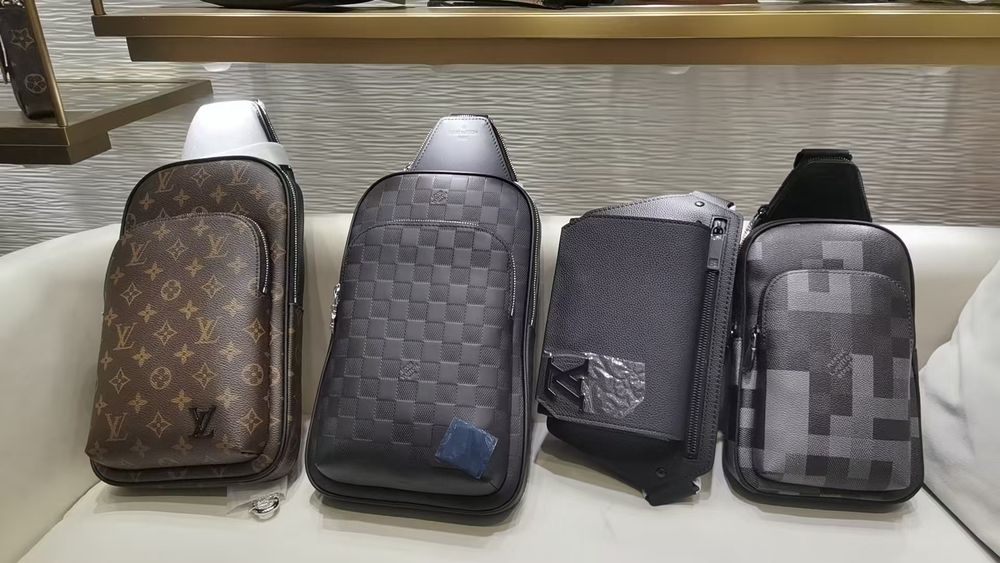 Чанта Louis Vuitton Takeoff Pouch