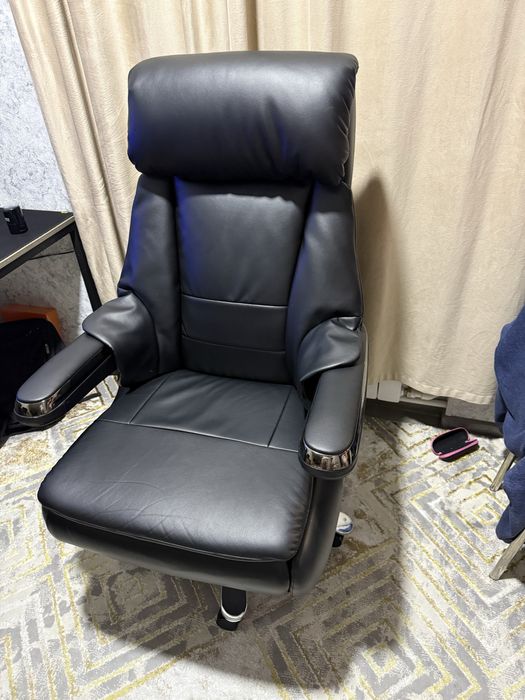 Продам кресло руководителя