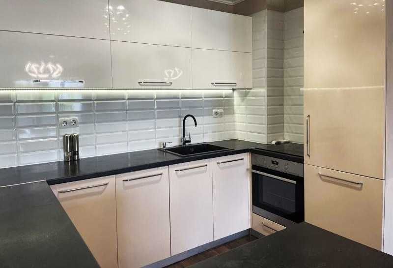 Дава се под наем Тристаен апартамент в София, Дървеница - 100 кв.м за 750 € - Снимка #1