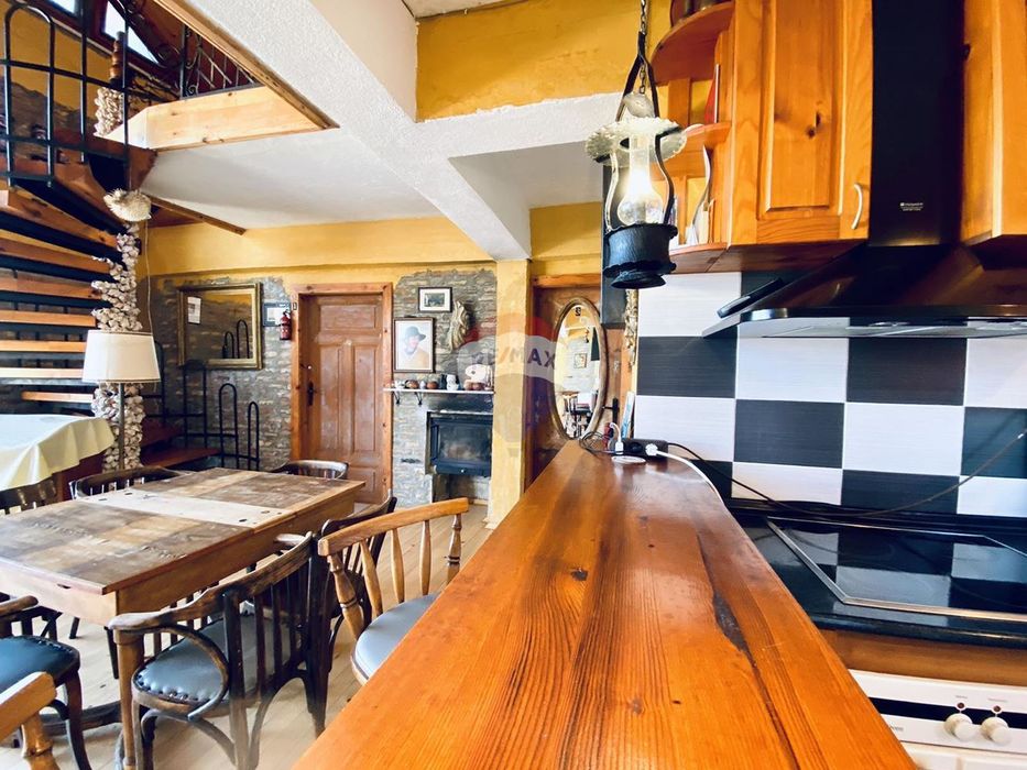 Бизнес имот - къща в артистичен стил, гр.Балчик