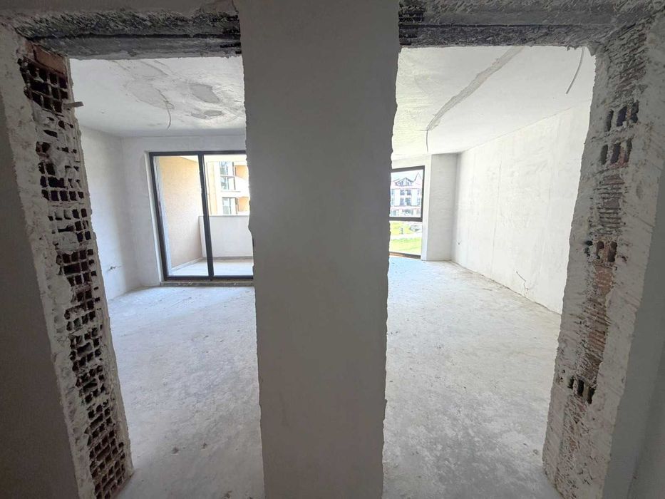 Необзаведен двустаен апартамент за продажба в затворен комплекс Pirin Castle Residence в Банско