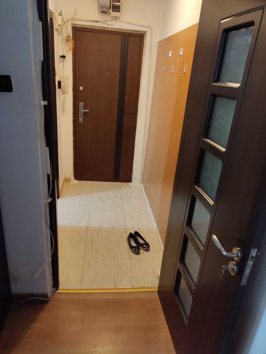 Închiriez apartament 2 camere, zona Școala 8, Bratianu