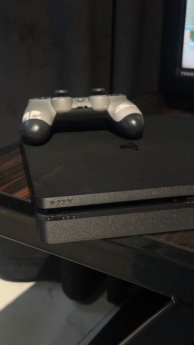 PlayStation 4 + 4 joystick