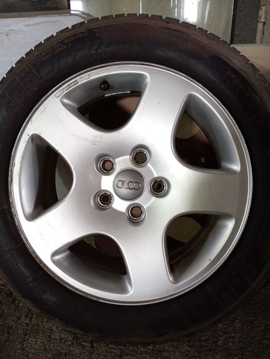 AUDI oригинални джанти със летни гуми 205/55/16 7J ET45 5x112 цо 56,6