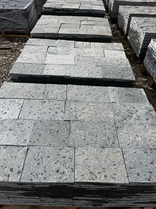 Оформен камък гнайс светло сив 20см ширина