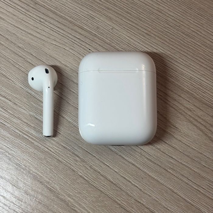 Airpods 2 кейс и левый наушник