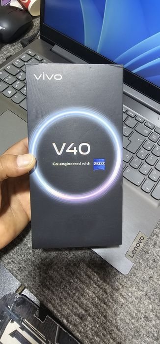 Vivo v40 5G 12+/256 holati idial rasmda hamasi alo koringan abmen yoq