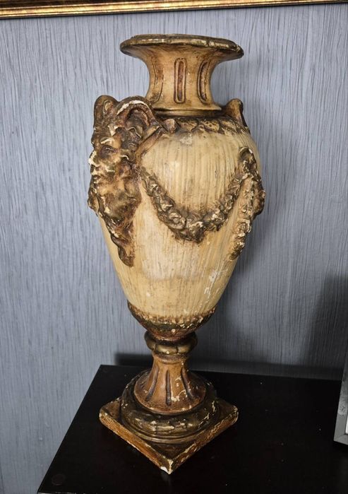 Стара гипсова ваза