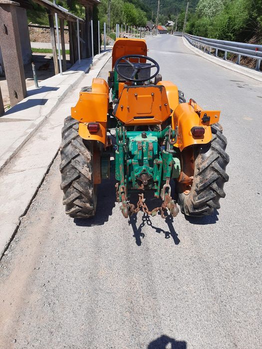 Vând tractor Goldoni în 2  pistoane, 4x4, două prize de putere, 26 CP,