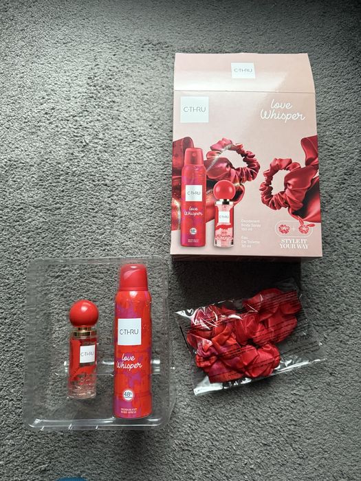 Set nou, cu cutie C-Thru Love Set pentru femei