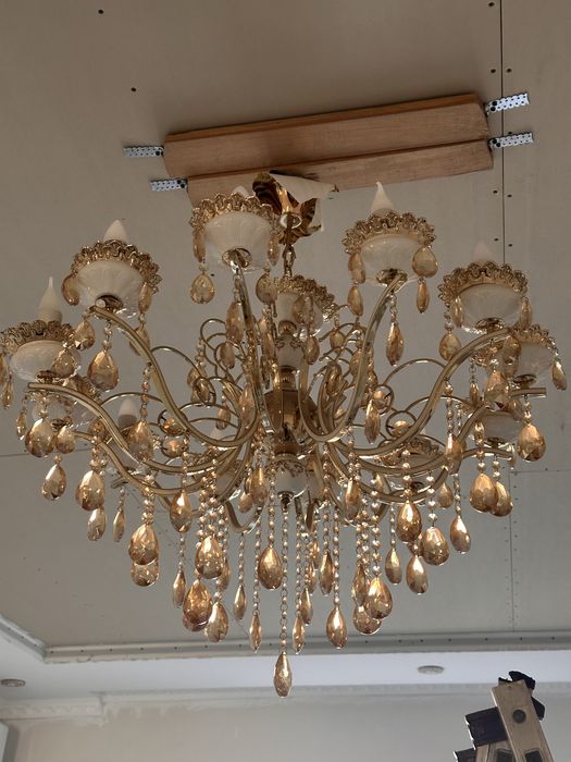 продам люстру 5000тг