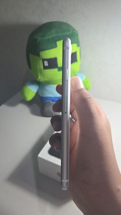 iPhone SE 2020 продам