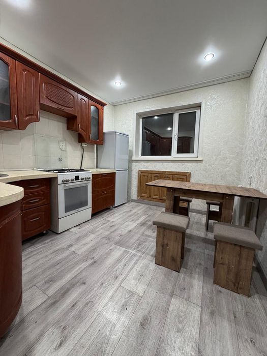 Клеем обой качественно и быстро.