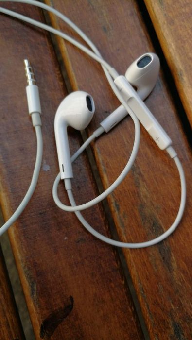 Casti iPhone, Originale Apple (cu mufa Jack)